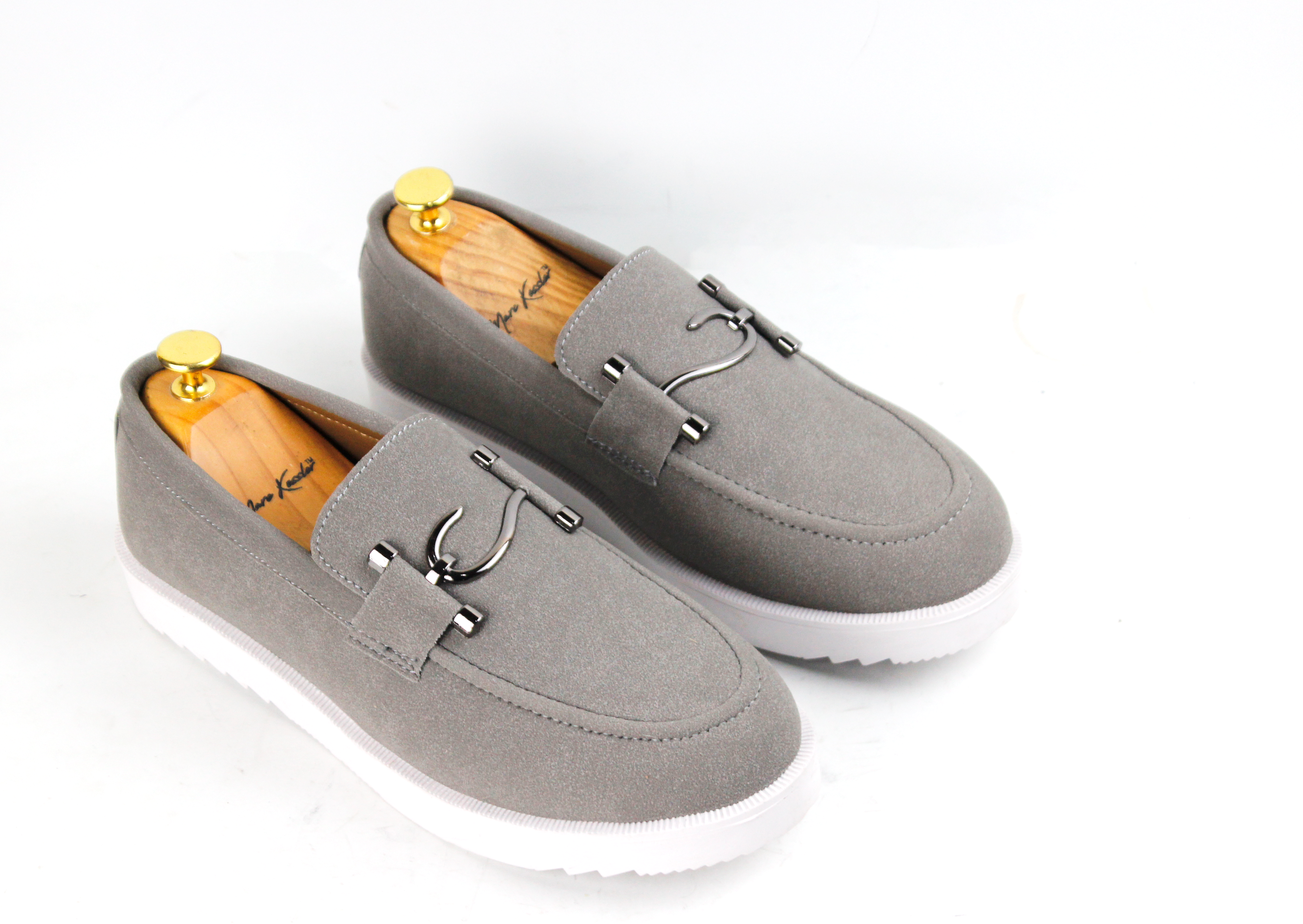 Hand Made Top Demanding Article